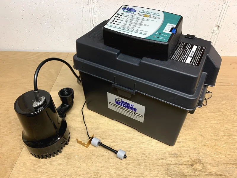 Battery backup sump pump system